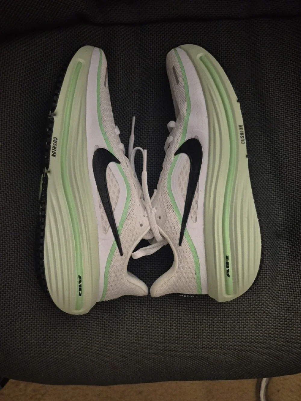 Nwt Nike Winflo 12 White Sneakers with Black Swoosh and Mint Green Accents